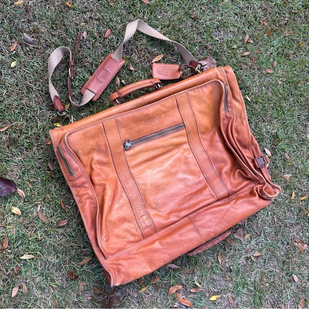 VINTAGE DAKOTA TUMI LEATHER BIOFOLD GARMENT BAG